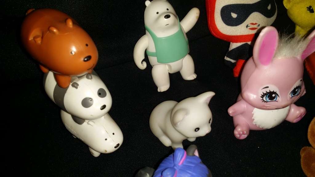 Lot of assorted Toy Figurines