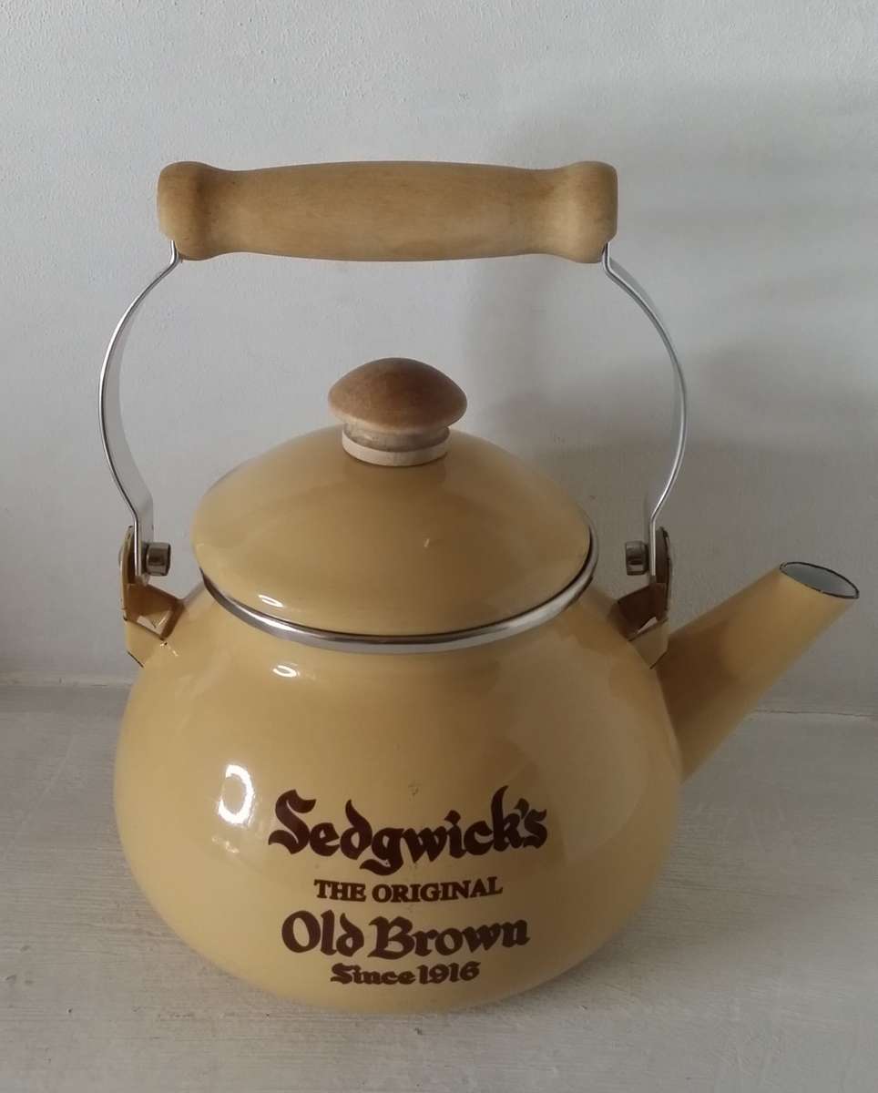 Enamel Sedgwick`s The original Old Brown Stove Top Kettle 16 x 15 cm with handle down