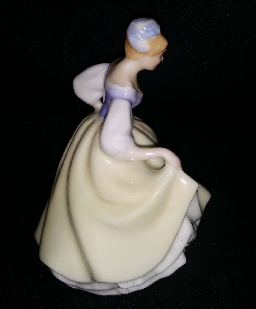 Royal Doulton Fair Lady Figurine 1962 - 10 cm