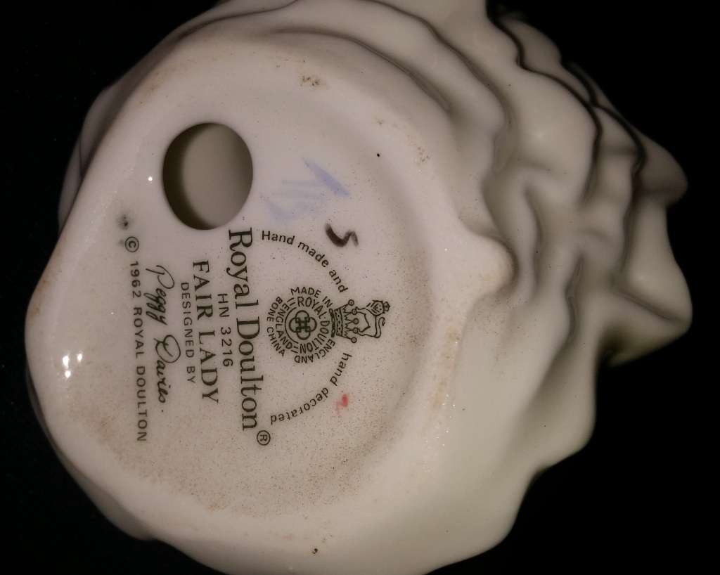 Royal Doulton Fair Lady Figurine 1962 - 10 cm