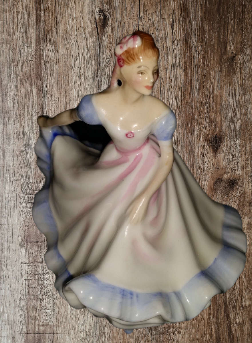 Royal Doulton Ninette Figurine 1970  10 cm