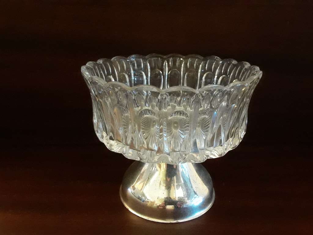 Glass Sweet / nut / mint Pedestal Bowl 12 X 10 CM