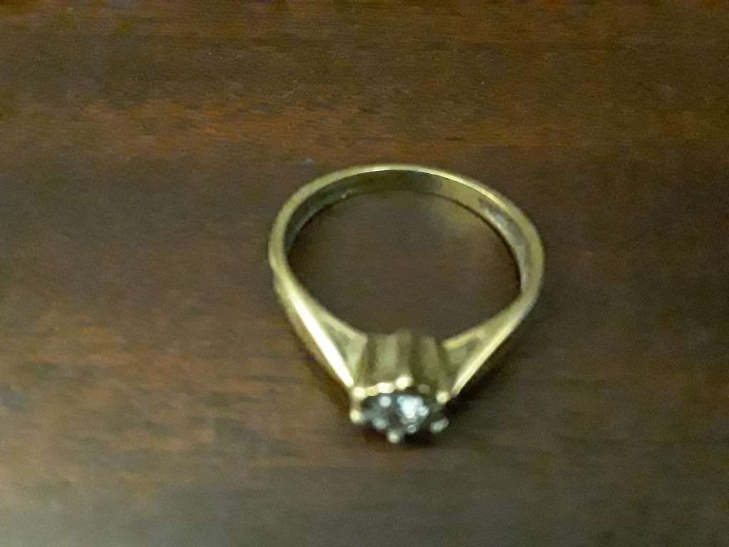 9ct Gold Diamond Ring