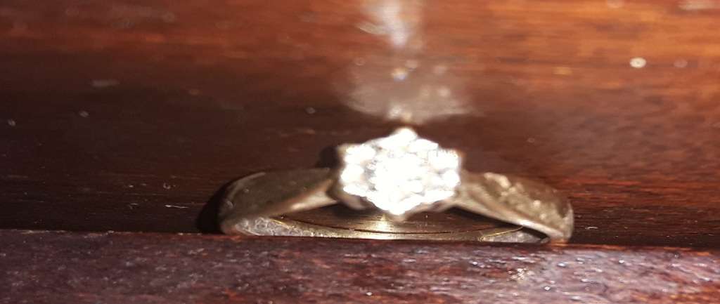 9ct Gold Diamond Ring