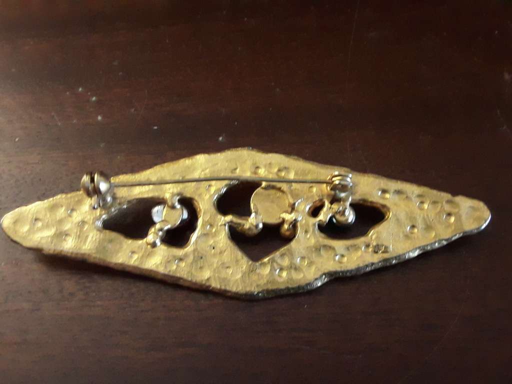 Brooch 9 cm x 3 cm