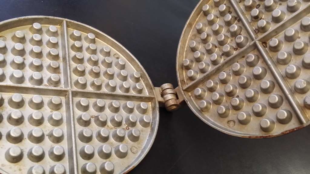 Hand Held Vintage snackle Waffel Maker