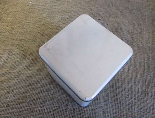 Tea For Two.......Highly Collectable Vintage Mazawattee Tea Tin   1lb. Net   White Colour