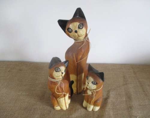 So..So Cute  Wooden Mother Cat With Her Two Kittens