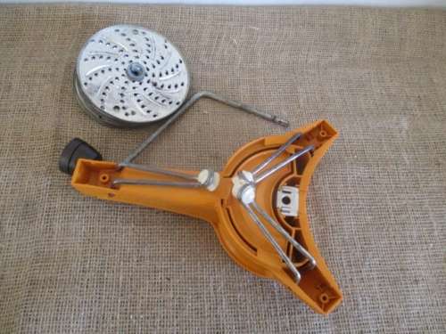 Vintage Mouli Julienne No 2 Slicer Grater Shredder  Complete Set Discs   France  Plastic