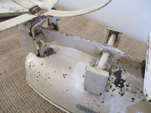 A Lovely Vintage Harper Weighing Scale With Weights         1950's       Made In England