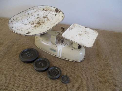 A Lovely Vintage Harper Weighing Scale With Weights         1950's       Made In England