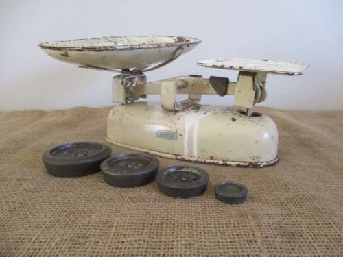 A Lovely Vintage Harper Weighing Scale With Weights         1950's       Made In England