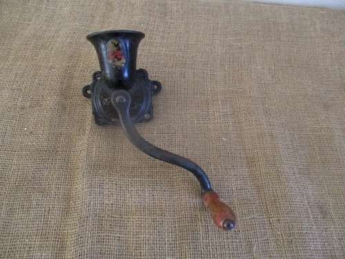 An Antique Beatrice No 537362 Coffee Grinder    Approx 1940's      Made In England
