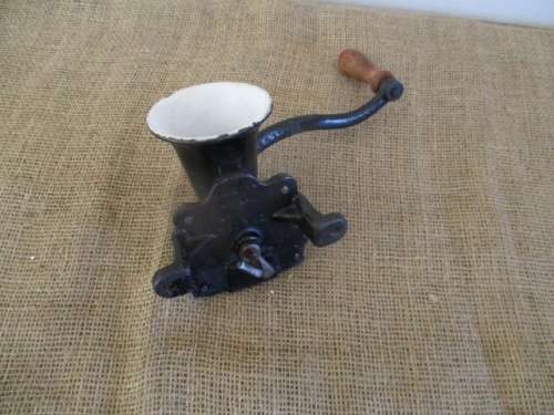 An Antique Beatrice No 537362 Coffee Grinder    Approx 1940's      Made In England