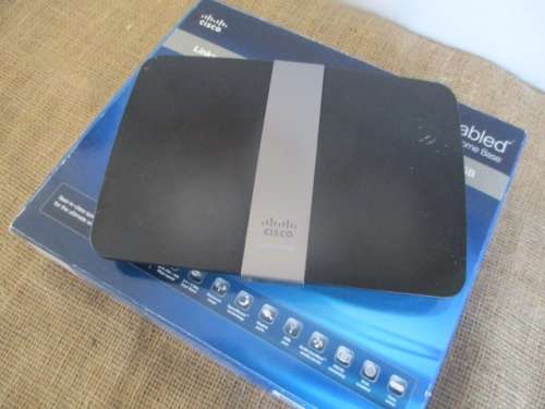 Linksys EA4500  Dual-Band N900 Router In Original Carton Box