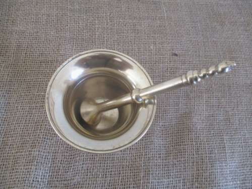 A Must For Every Kitchen !!!!   A Lovely Vintage Brass Mortar And Pestle