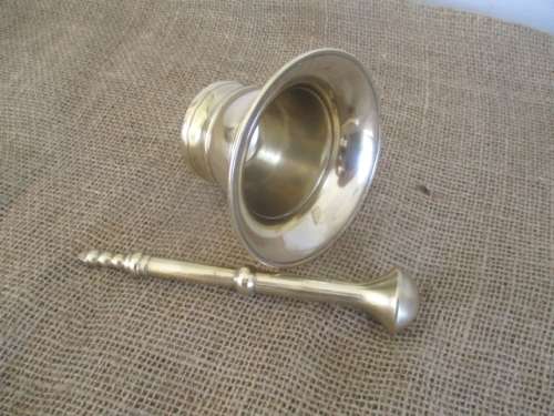 A Must For Every Kitchen !!!!   A Lovely Vintage Brass Mortar And Pestle