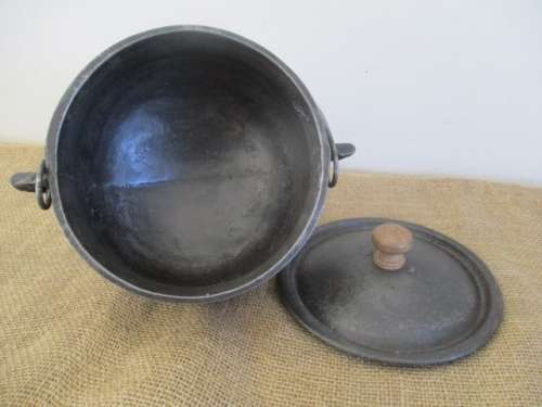 A Nice Size Vintage Zimba #1 Cast Iron 3 Legged Potjie Pot