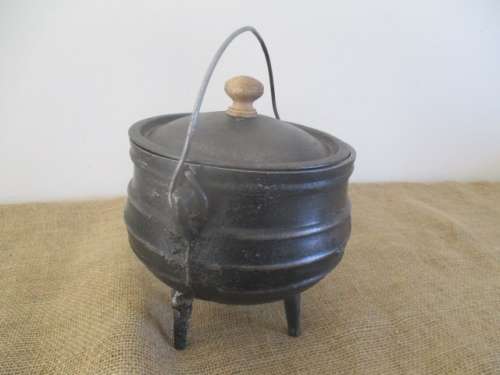 A Nice Size Vintage Zimba #1 Cast Iron 3 Legged Potjie Pot