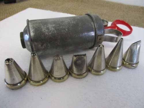 Vintage Metal Tala Cake Decoration Set With 7x Brass Nozzles       Made In England