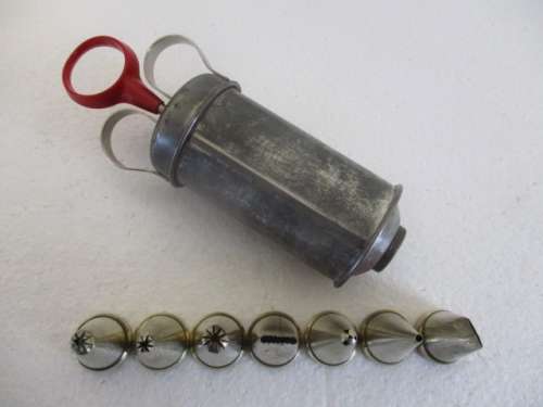 Vintage Metal Tala Cake Decoration Set With 7x Brass Nozzles       Made In England