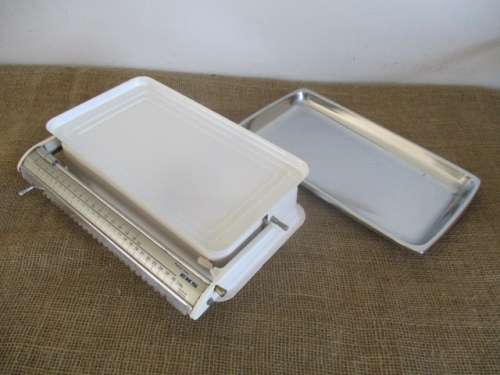 Nice Vintage Metal 26 Lbs EKS Kitchen Scale        Made In Sweden