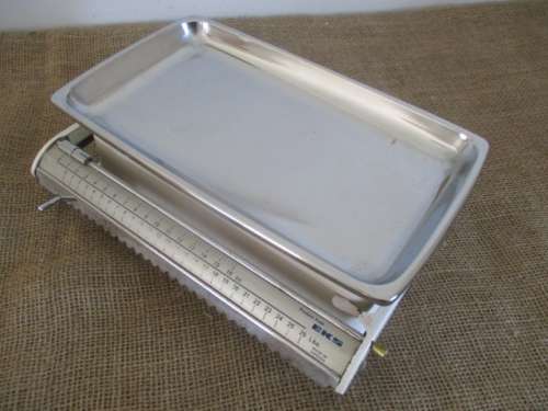 Nice Vintage Metal 26 Lbs EKS Kitchen Scale        Made In Sweden
