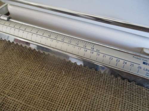 Nice Vintage Metal 26 Lbs EKS Kitchen Scale        Made In Sweden