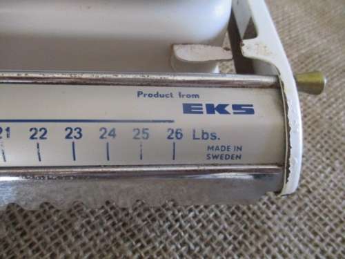 Nice Vintage Metal 26 Lbs EKS Kitchen Scale        Made In Sweden