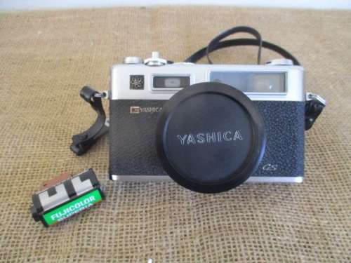 Beautiful Vintage Yashica GS Electro 35 Camera With Color - Yashinon DX  1: 1.7   1 = 45mm Lens 1970