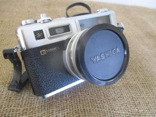 Beautiful Vintage Yashica GS Electro 35 Camera With Color - Yashinon DX  1: 1.7   1 = 45mm Lens 1970