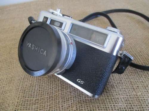 Beautiful Vintage Yashica GS Electro 35 Camera With Color - Yashinon DX  1: 1.7   1 = 45mm Lens 1970