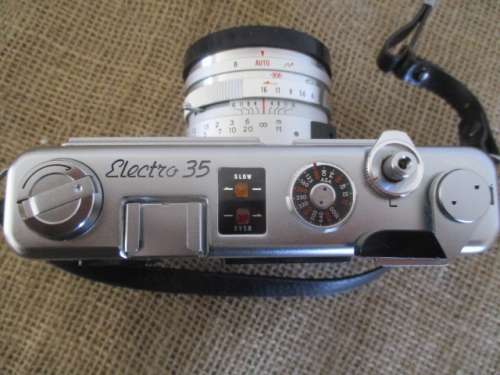 Beautiful Vintage Yashica GS Electro 35 Camera With Color - Yashinon DX  1: 1.7   1 = 45mm Lens 1970
