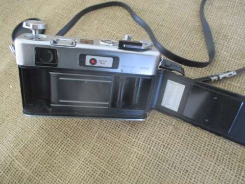 Beautiful Vintage Yashica GS Electro 35 Camera With Color - Yashinon DX  1: 1.7   1 = 45mm Lens 1970