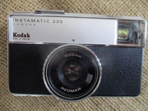 Beautiful Vintage Kodak Instamatic 233 Camera In Original Pouch         Made in England         1963