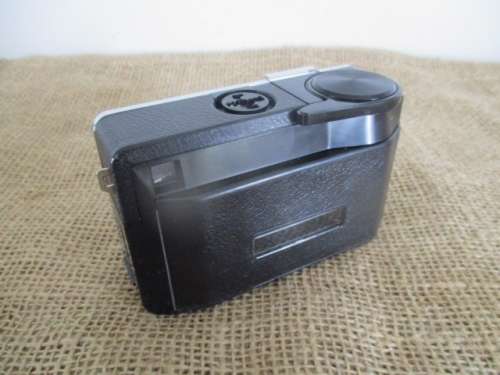 Beautiful Vintage Kodak Instamatic 233 Camera In Original Pouch         Made in England         1963