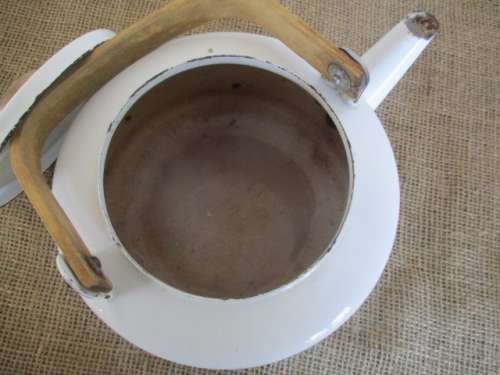 Lovely Vintage Old Fashioned Enamel Kettle With Wooden Handle               1960's