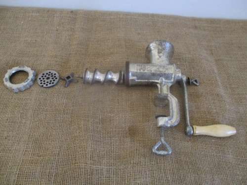 Sparrow But Man !!!!................Cute Vintage Cast Iron No 5 MadeInChina Meat Mincer   Complete !