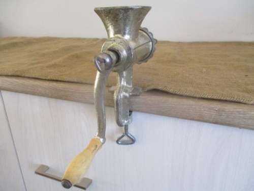 Sparrow But Man !!!!................Cute Vintage Cast Iron No 5 MadeInChina Meat Mincer   Complete !