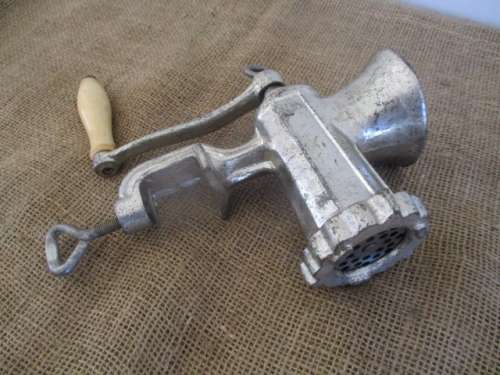 Sparrow But Man !!!!................Cute Vintage Cast Iron No 5 MadeInChina Meat Mincer   Complete !