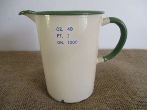 Beautiful Vintage Old Fashioned 40 OZ/ 2 PT/ 1000 GR Measure Jug