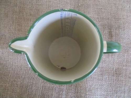 Beautiful Vintage Old Fashioned 40 OZ/ 2 PT/ 1000 GR Measure Jug