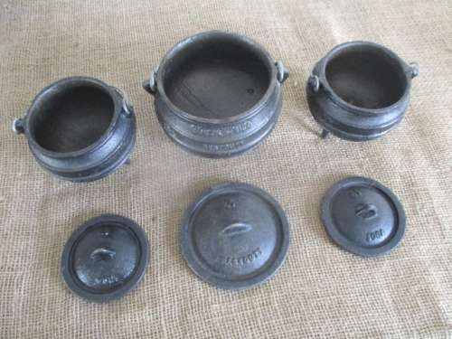 Indispensable At The Braai !!! Three Cute 3 Legged Cast Iron Pots Consisting Of 1x1/4 & 2x 1/8 Pots