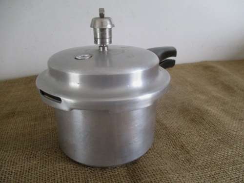 Cute Vintage Anantha 1.5ltrs Aluminum Pressure Cooker         Manufactured By KCR Ltd       India