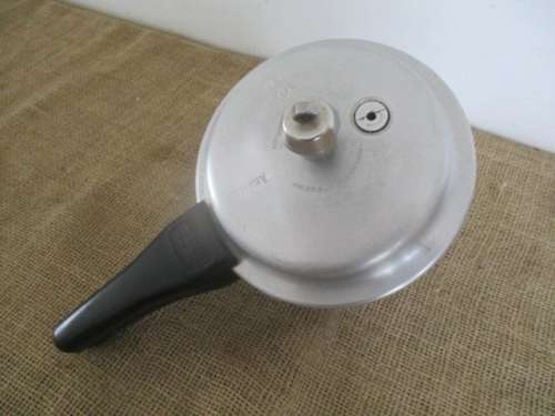 Cute Vintage Anantha 1.5ltrs Aluminum Pressure Cooker         Manufactured By KCR Ltd       India