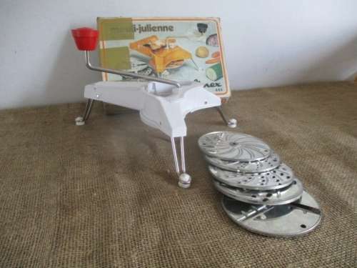 Grand Vintage Mouli Julienne Slicer Grater Shredder       Complete Set Discs      France  Plastic