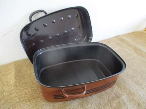 A Very Beautiful Vintage Old Fashioned Enamel Roasting Pan