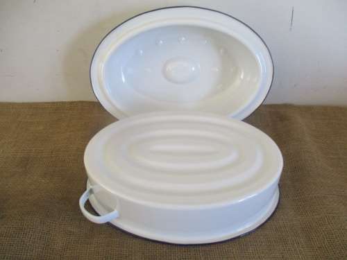 Very Beautiful Enamel Oval Roasting Pan With Blue Border Line