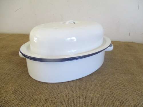 Very Beautiful Enamel Oval Roasting Pan With Blue Border Line