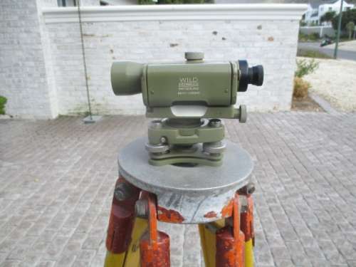 Complete Vintage Wild Heerbrugg NK10 - 105945 Switzerland Dumpy Level On Original Wooden Tripod